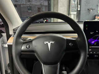 Tesla Model Y foto 2