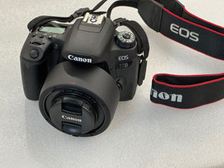 Canon EOS 77D foto 1