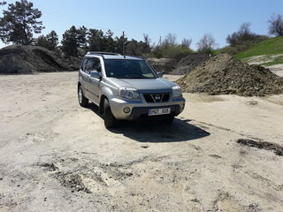 Nissan X-Trail foto 2