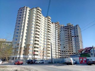 Vind apartament cu 3 odai,varianta alba,etajul 8 ,Botanica,super pret!!! foto 2