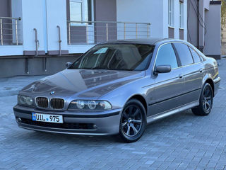 BMW 5 Series foto 2