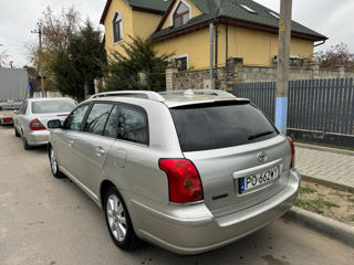 Toyota Avensis foto 4