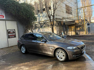 BMW 5 Series Touring foto 2