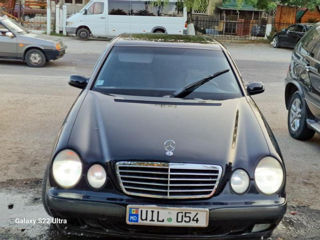 Mercedes E-Class foto 2