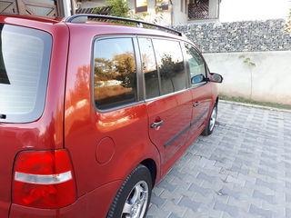 Volkswagen Touran foto 4