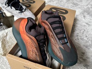 Yeezy boost 700 фото 0