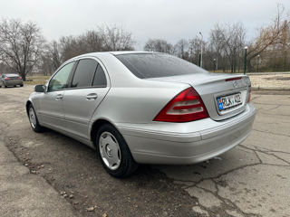 Mercedes C-Class foto 6