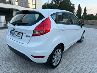 Ford Fiesta foto 5