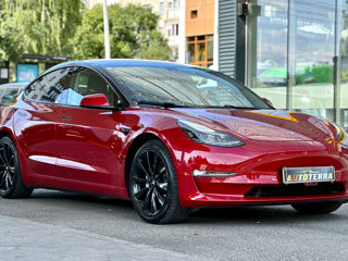 Tesla Model 3 foto 1