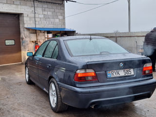 BMW 5 Series foto 2