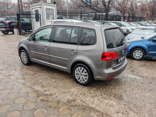 Volkswagen Touran foto 8