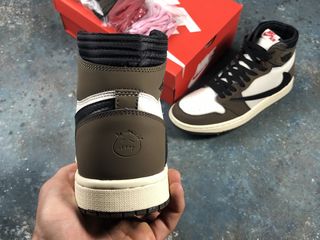 Nike Air Jordan 1 Retro High x Travis Scott Unisex foto 8