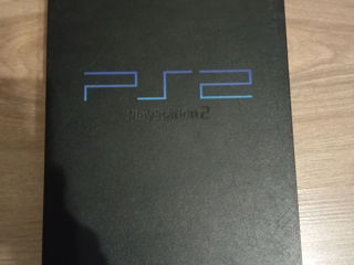 Vând PlayStation 2