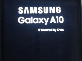 Samsung a 10, are husă .starea bună