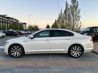 Volkswagen Passat foto 2