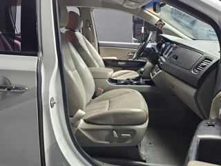 KIA Carnival foto 8