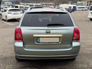 Toyota Avensis foto 8