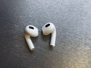 Vand AirPods generatia a 3