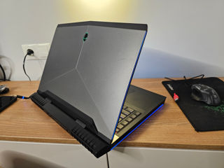 Продам игровой ноутбук Dell Alienware 17R4 foto 2