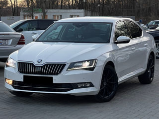 Skoda Superb foto 1