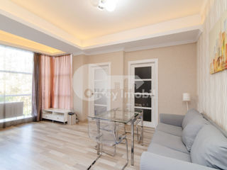 Apartament cu 2 camere, 68 m², Centru, Chișinău foto 2