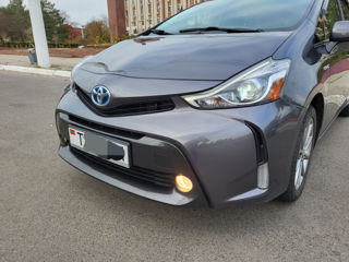 Toyota Prius v