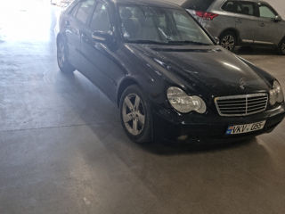 Mercedes C-Class foto 3