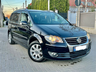 Volkswagen Touran фото 0