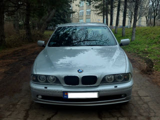 BMW 5 Series foto 2