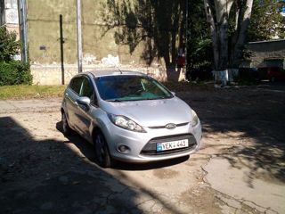 Ford Fiesta foto 2