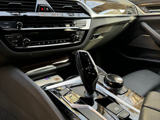 BMW 5 Series foto 3