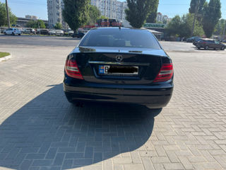 Mercedes C-Class foto 4