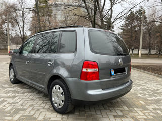 Volkswagen Touran foto 5