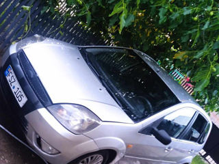 Ford Fiesta foto 3