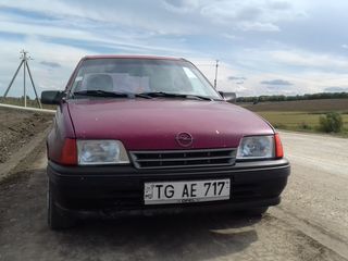 Opel Kadett foto 2