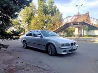 BMW 5 Series foto 3