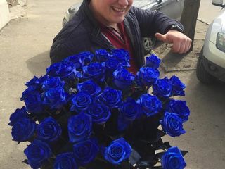 Розы  и другие цветы в ассортименте foto 3