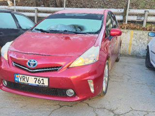 Toyota Prius v