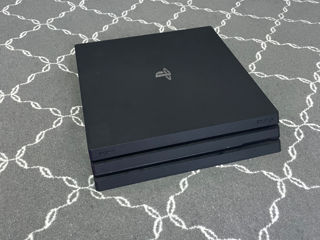 Vînd urgent PlayStation 4 pro