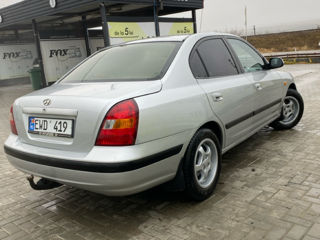 Hyundai Elantra foto 3