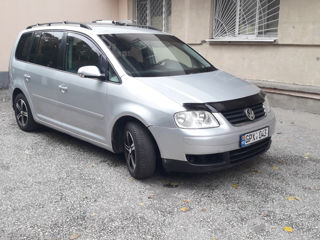 Volkswagen Touran foto 1