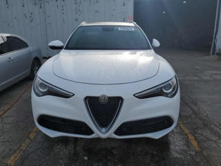 Alfa Romeo Stelvio foto 2