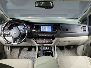 KIA Carnival foto 4