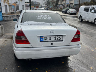 Mercedes C-Class foto 2