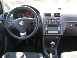 Volkswagen Touran foto 10