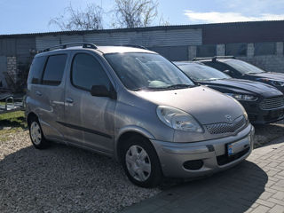 Toyota Yaris Verso foto 1