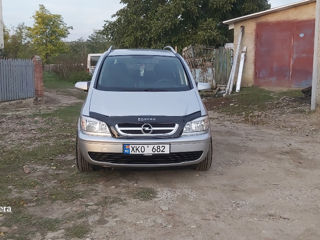 Opel Zafira foto 2