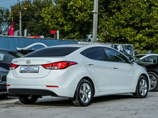 Hyundai Elantra foto 4