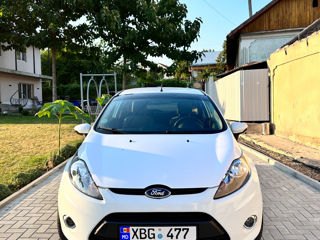 Ford Fiesta foto 2