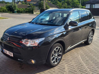 Mitsubishi Outlander foto 1